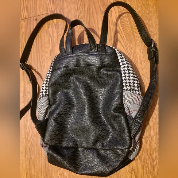 CLAIRS Mini BackPack - Picture 2 of 3